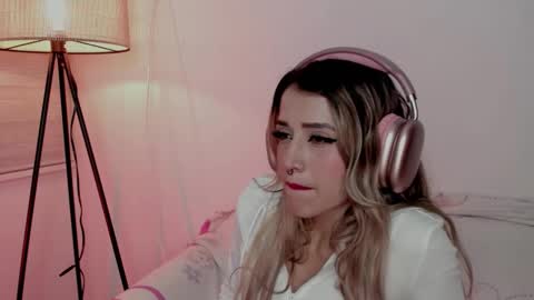 Snapshot of _ariarose_ chatting on January 16, 5:00 am Aria online show from January 16, 5:00 am