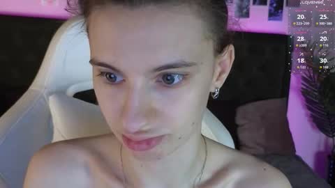 Snapshot of _ash_leyy_ chatting on January 13, 1:22 am _ash_leyy_ online show from January 13, 1:22 am