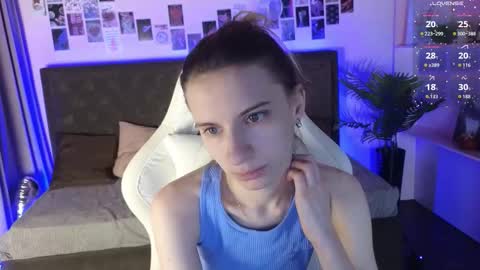 Snapshot of _ash_leyy_ chatting on February 9, 1:42 am _ash_leyy_ online show from February 9, 1:42 am