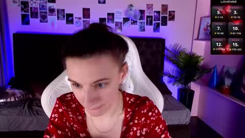 Snapshot of _ash_leyy_ chatting on February 15, 7:51 am _ash_leyy_ online show from February 15, 7:51 am