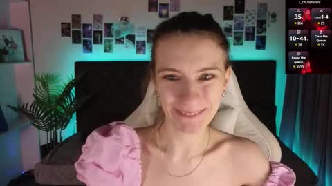 Snapshot of _ash_leyy_ chatting on February 18, 1:23 am _ash_leyy_ online show from February 18, 1:23 am
