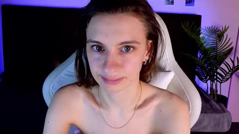 Snapshot of _ash_leyy_ chatting on February 20, 6:26 am _ash_leyy_ online show from February 20, 6:26 am