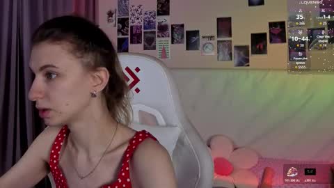 Snapshot of _ash_leyy_ chatting on March 23, 1:31 am _ash_leyy_ online show from March 23, 1:31 am