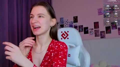 Snapshot of _ash_leyy_ chatting on April 3, 1:25 am _ash_leyy_ online show from April 3, 1:25 am