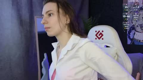 Snapshot of _ash_leyy_ chatting on April 9, 8:31 am _ash_leyy_ online show from April 9, 8:31 am