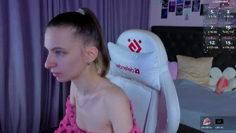 Snapshot of _ash_leyy_ chatting on April 21, 1:42 am _ash_leyy_ online show from April 21, 1:42 am