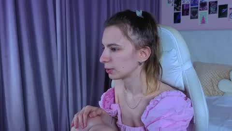 Snapshot of _ash_leyy_ chatting on May 7, 1:33 am _ash_leyy_ online show from May 7, 1:33 am