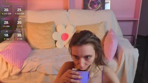 Snapshot of _ash_leyy_ chatting on May 15, 1:23 am _ash_leyy_ online show from May 15, 1:23 am