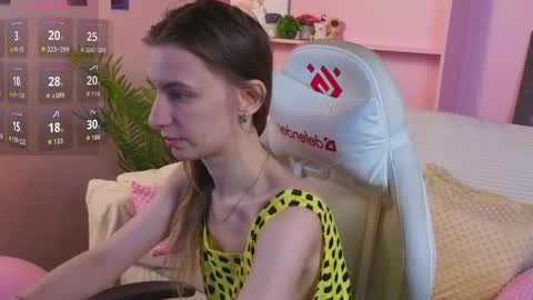Snapshot of _ash_leyy_ chatting on May 18, 1:24 am _ash_leyy_ online show from May 18, 1:24 am
