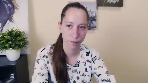 _astraia_ online show from June 9, 7:20 am