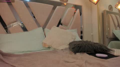 Snapshot of _athennea chatting on October 1, 12:11 pm carolina online show from October 1, 12:11 pm