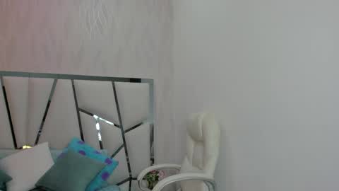 Aura online show from April 23, 3:08 am
