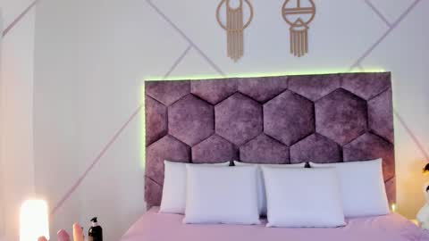 _aurora_collins_ online show from October 30, 12:50 pm