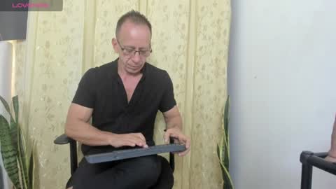 Axel online show from July 2, 11:38 am