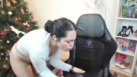 Bella Evans online show from December 18, 6:53 am