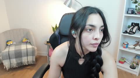 Bella Evans online show from January 17, 8:45 am