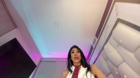 _bellaswwet_ online show from January 6, 9:11 pm