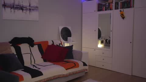 Snapshot of _blackbee_ chatting on February 17, 5:48 am Lili online show from February 17, 5:48 am