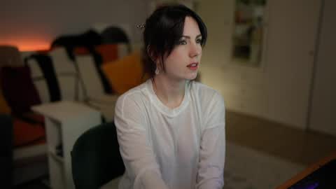 Lili online show from May 5, 7:16 am