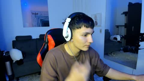 Snapshot of _blakee chatting on December 16, 5:38 am B L A K E online show from December 16, 5:38 am