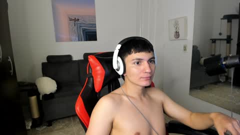 Snapshot of _blakee chatting on December 20, 9:00 am B L A K E online show from December 20, 9:00 am