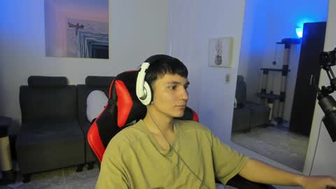 Snapshot of _blakee chatting on December 31, 2:51 am B L A K E online show from December 31, 2:51 am