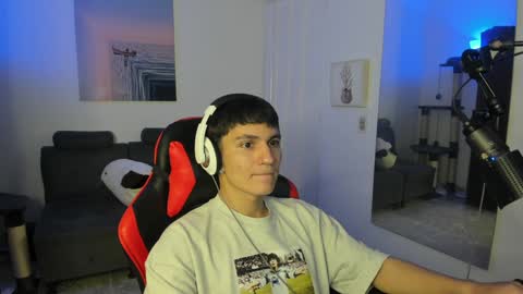 Snapshot of _blakee chatting on January 5, 8:43 am B L A K E online show from January 5, 8:43 am