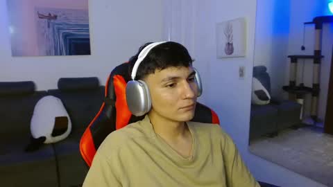 Snapshot of _blakee chatting on February 12, 8:06 am B L A K E online show from February 12, 8:06 am