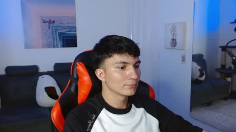 Snapshot of _blakee chatting on February 24, 8:25 pm B L A K E online show from February 24, 8:25 pm