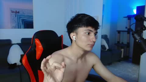 Snapshot of _blakee chatting on March 5, 6:33 am B L A K E online show from March 5, 6:33 am