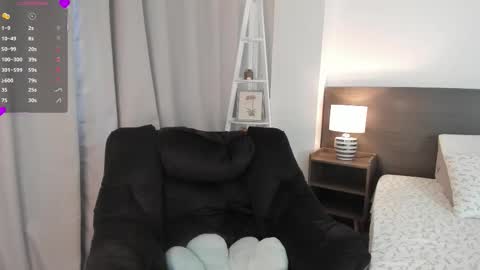 Snapshot of _bleuelune chatting on November 20, 10:09 pm Mary online show from November 20, 10:09 pm