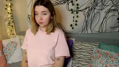 Elizabeth online show from October 16, 1:23 pm