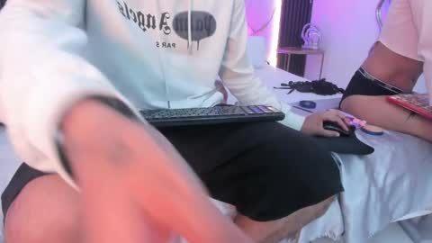 Shatta  Sara online show from April 27, 1:09 pm