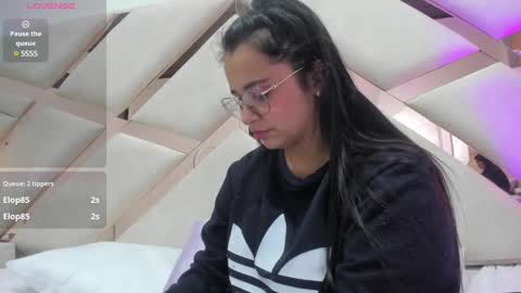 Snapshot of _carolinee_sweet chatting on December 14, 7:29 am Caroline Sweet online show from December 14, 7:29 am