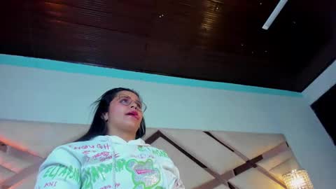 Snapshot of _carolinee_sweet chatting on December 19, 7:07 am Caroline Sweet online show from December 19, 7:07 am