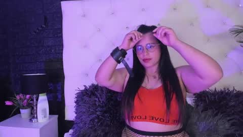 Snapshot of _carolinee_sweet chatting on January 8, 6:20 am Caroline Sweet online show from January 8, 6:20 am