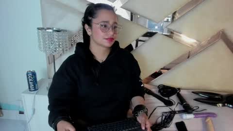 Snapshot of _carolinee_sweet chatting on January 10, 7:25 am Caroline Sweet online show from January 10, 7:25 am