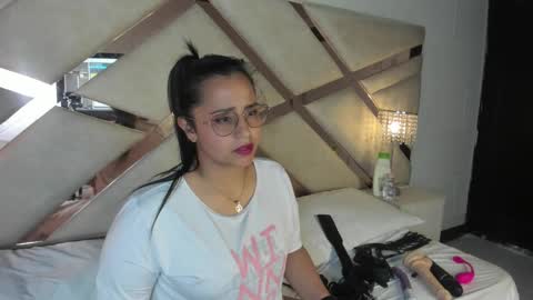 Snapshot of _carolinee_sweet chatting on January 11, 9:47 am Caroline Sweet online show from January 11, 9:47 am