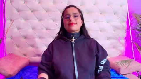 Snapshot of _carolinee_sweet chatting on January 20, 1:53 pm Caroline Sweet online show from January 20, 1:53 pm