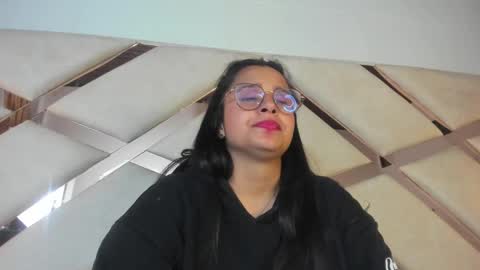 Snapshot of _carolinee_sweet chatting on January 23, 9:29 am Caroline Sweet online show from January 23, 9:29 am