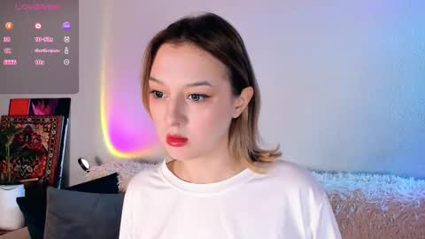 Snapshot of _ccrystaa_ chatting on November 25, 7:41 am Christina Chris online show from November 25, 7:41 am