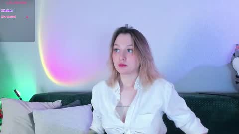 Snapshot of _ccrystaa_ chatting on December 22, 3:47 am Christina Chris online show from December 22, 3:47 am