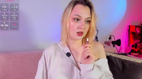 Christina Chris online show from May 22, 9:37 am