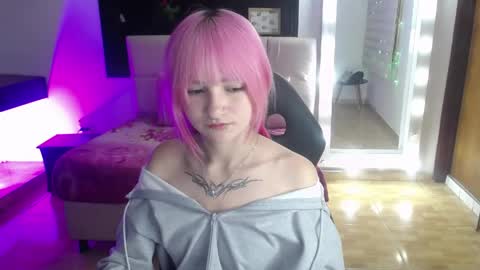 _charlotte_collins_ online show from May 7, 3:50 pm