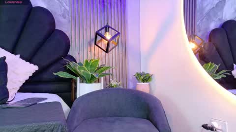 _charlotte_queen_ online show from May 12, 1:19 pm