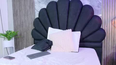 _charlotte_queen_ online show from May 20, 1:28 pm