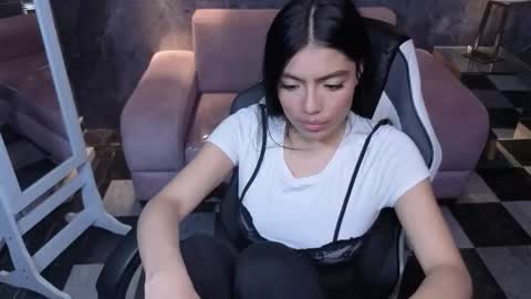 Snapshot of _charlottee_b chatting on March 24, 8:25 pm _charlottee_b online show from March 24, 8:25 pm