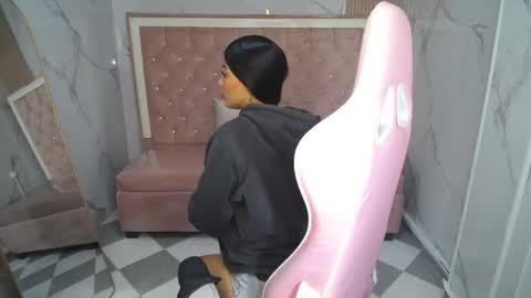 Snapshot of _charlottee_b chatting on March 29, 1:11 pm _charlottee_b online show from March 29, 1:11 pm