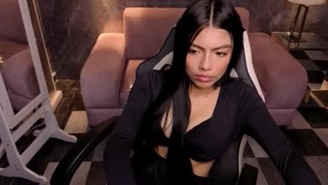 Snapshot of _charlottee_b chatting on March 30, 1:23 pm _charlottee_b online show from March 30, 1:23 pm