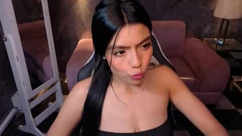 Snapshot of _charlottee_b chatting on April 6, 7:59 pm _charlottee_b online show from April 6, 7:59 pm